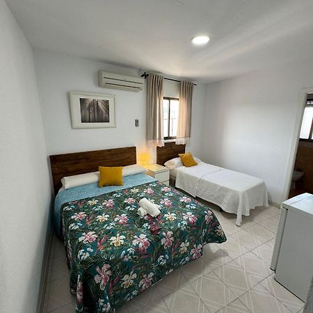Hostal Avenida Conil De La Frontera Exterior photo